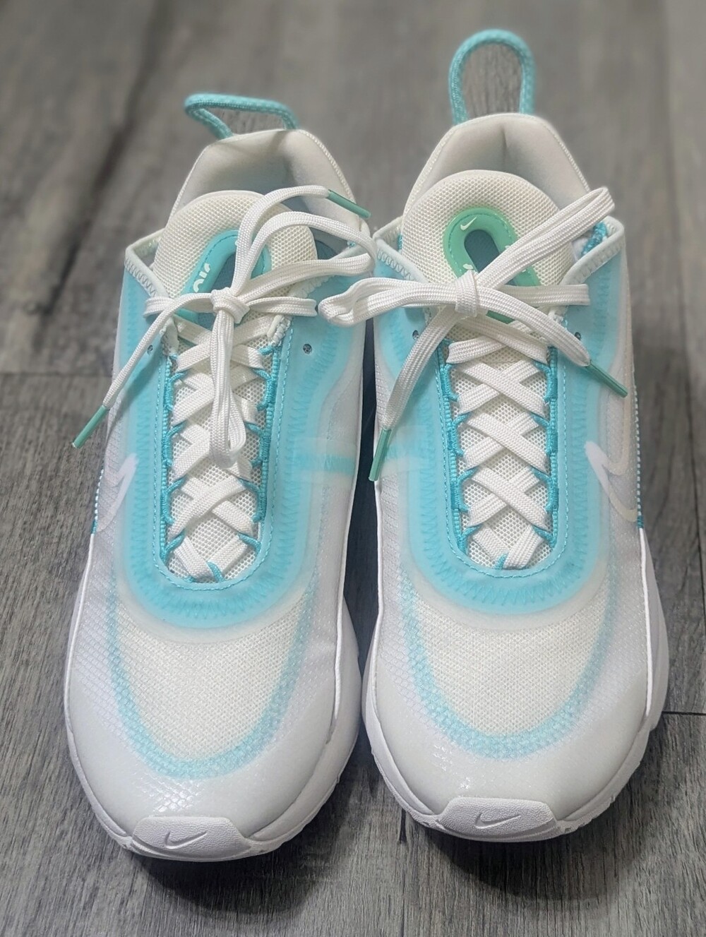 Nike Womens Air Max 2090 Sail Aurora Green Sneekers - Picture 4 of 10